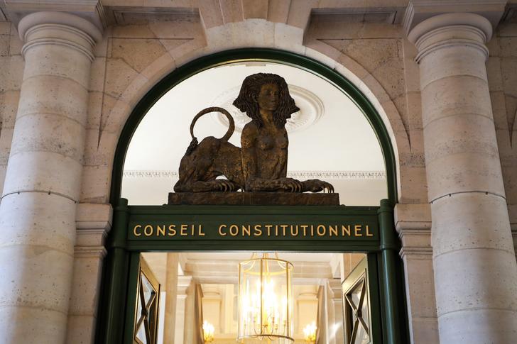 La sphinge surplombe l'entrée principale du Conseil constitutionnel, rue de Montpensier (Paris 1er) La sphinge surplombe l'entrée principale du Conseil constitutionnel, rue de Montpensier (Paris 1er)